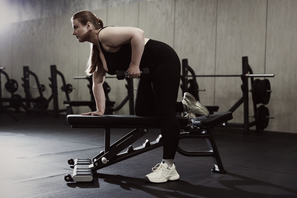 A person doing a single arm dumbbell row